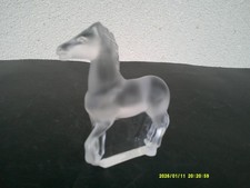 STATUETTE EN FORME DE CHEVAL