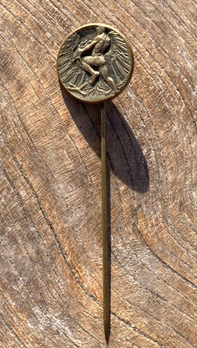 Poilu 1915 epingle à - -,